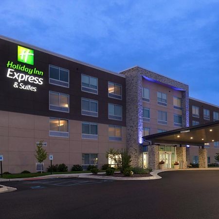 Holiday Inn Express & Suites - Brighton By Ihg Exterior foto