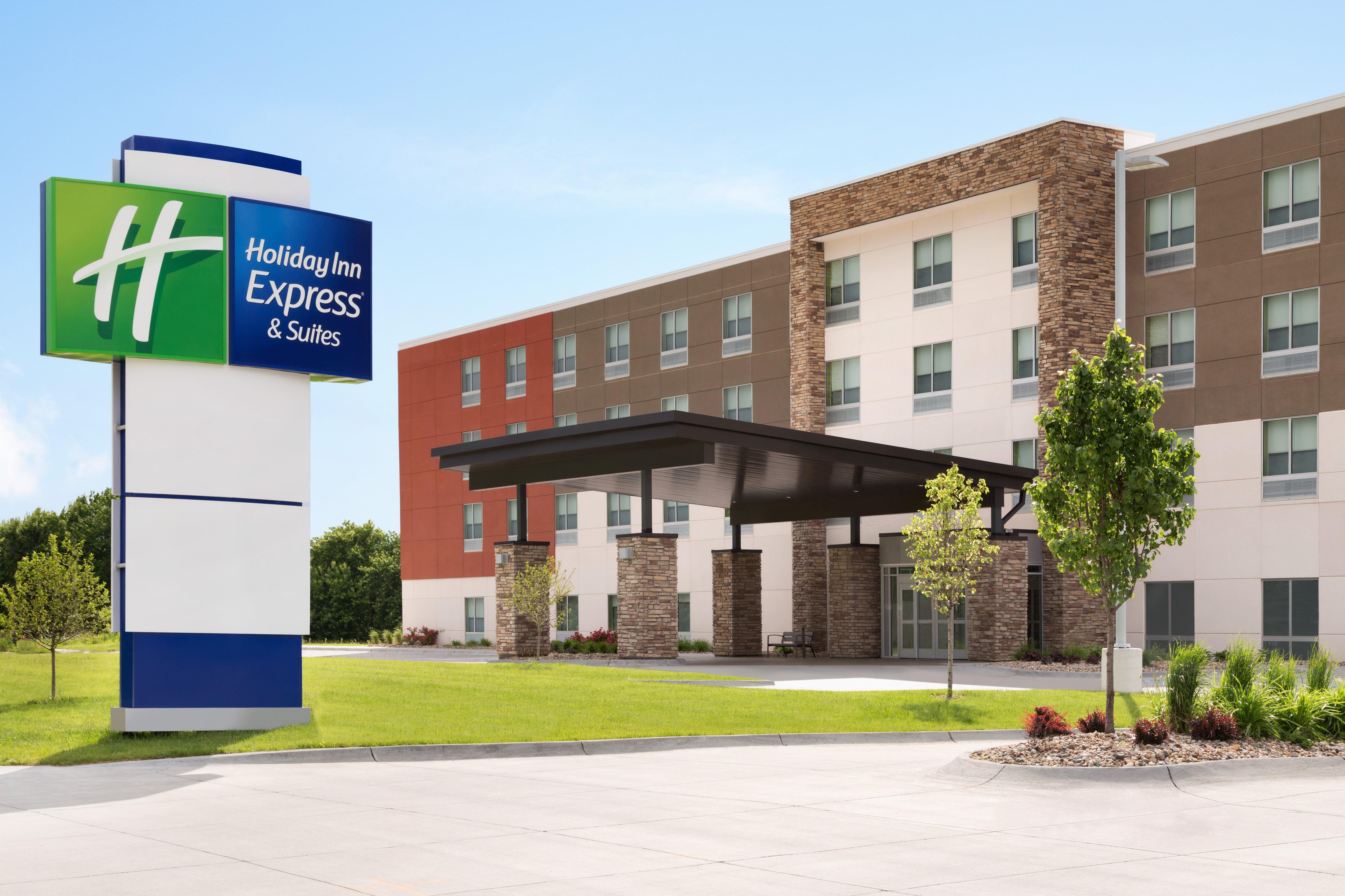 Holiday Inn Express & Suites - Brighton By Ihg Exterior foto