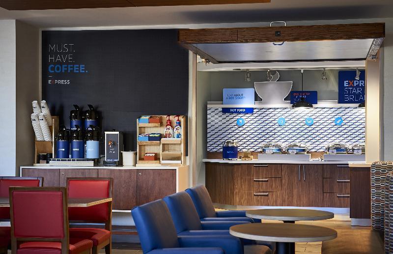 Holiday Inn Express & Suites - Brighton By Ihg Exterior foto